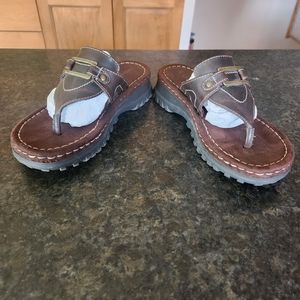 Rugged Outback, thong sandals size 8.